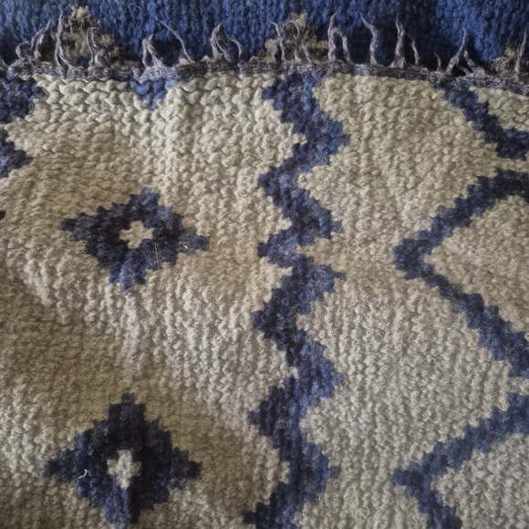 Aritzia Wilfred Blanket Scarf 33"X51" Reversable - Picture 3 of 6